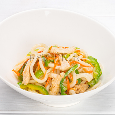 Лапша с курицей и острым соусом